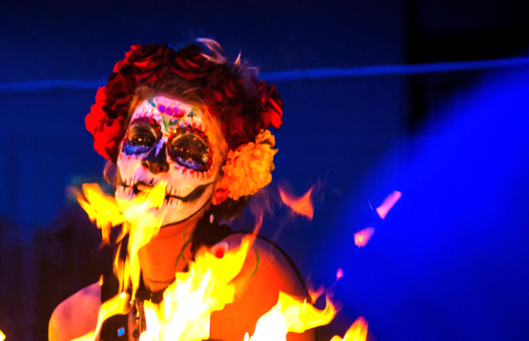 dia-de-los-muerto_festival-mexicain_fete-des-morts-mexicaine_lubellune_spectacle_de_feu_danse_fe__chant_danse_basque_