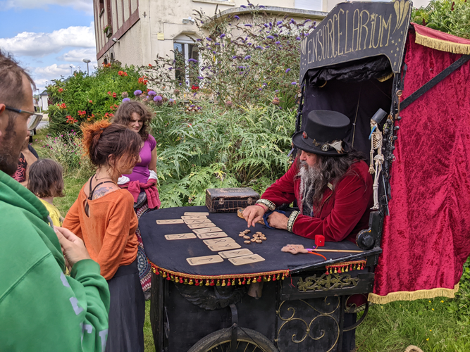 ensorcelarium_magie_sorcellerie_mentalisme_cart_dia-de-muertos_sugaar_fete-des-morts-mexicaine_lorona_halloween_bretagne_vendée_loire-atlantique_spectacle_déambulation_libellune